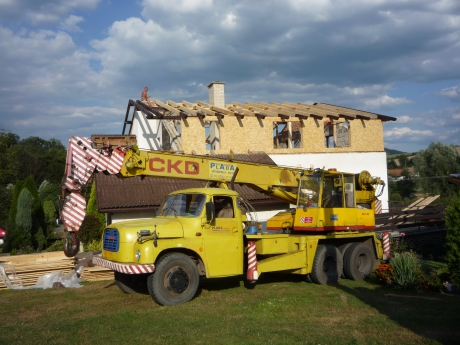 rekonstrukce rodinného domu včetně dřevěných stěn
